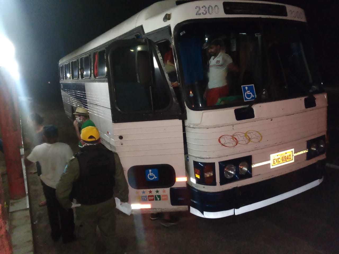 Ônibus foi abordado na fronteira com Tianguá (CE)